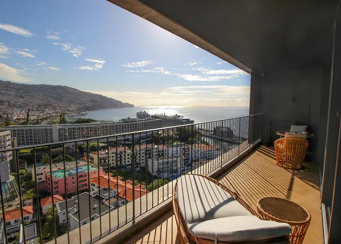 Savoy Palace - The Leading Of The World - Savoy Signature