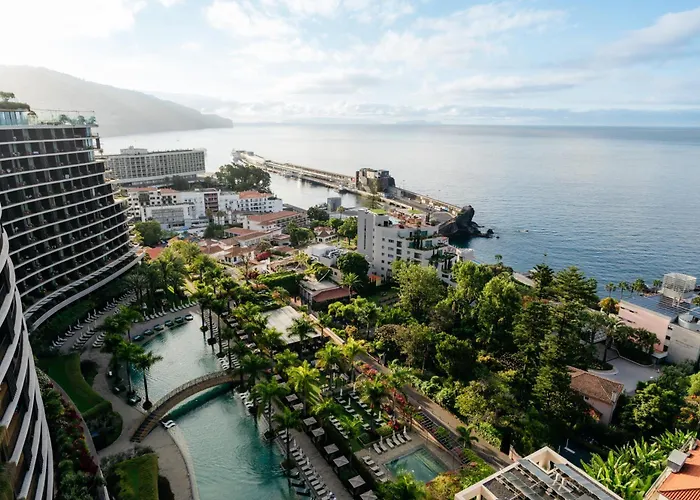 Savoy Palace - The Leading Of The World - Savoy Signature