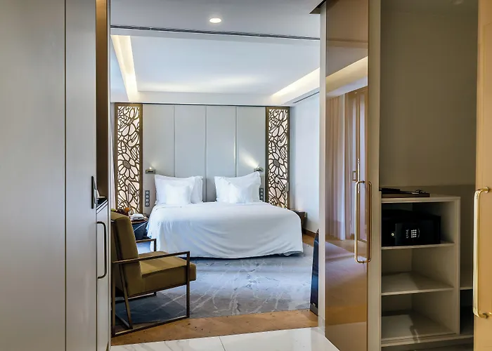 Savoy Palace - The Leading Of The World - Savoy Signature