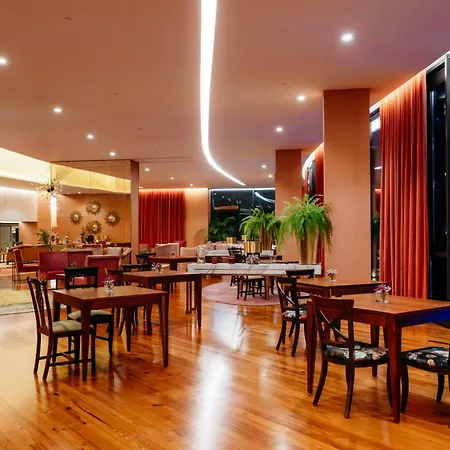 Savoy Palace - The Leading Of The World - Savoy Signature פונשל